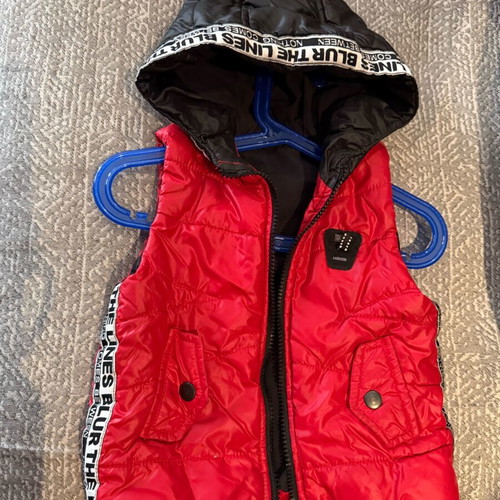 Children's sleeveless jacket with hood red Hashtag like new