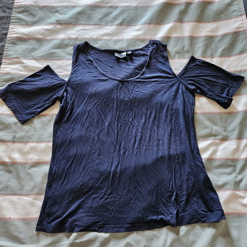T-shirt with shoulder cut-outs like new, size L, blue