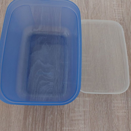 Tupperware container 2.2L new, airtight food storage