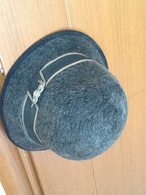 Καπέλο γούνινο δερμάτινο σαν καινούργιο, μέγεθος M, μαύρο γκρι