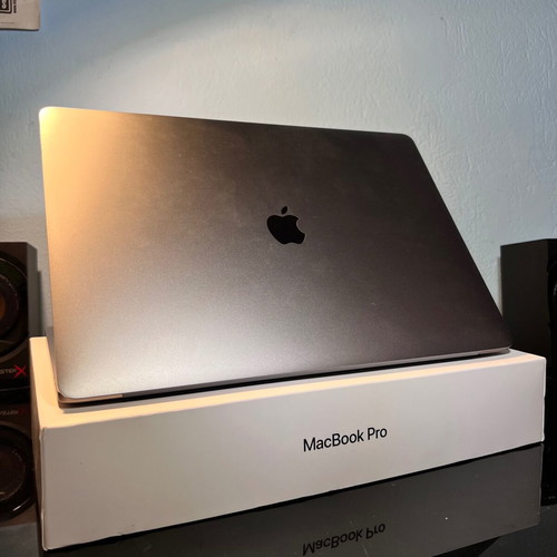MacBook Pro 15" 2017 i7 2.8Ghz/16GB/Radeon Pro 555 2GB/256GB