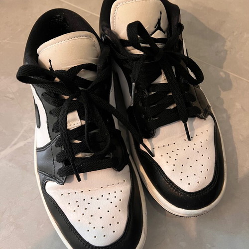 Nike Jordan athletic shoes used, size 39, black and white