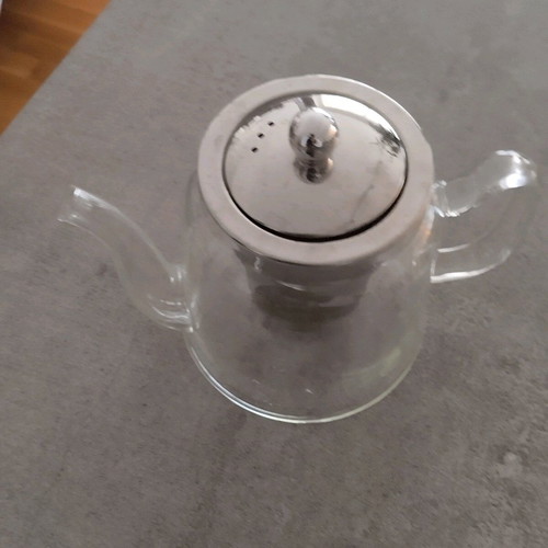 Glass teapot like new with tea filter