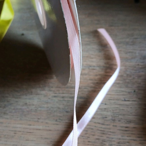 Pack of 8 vintage ribbons like new