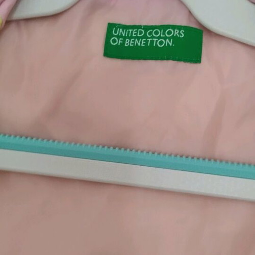 Benetton windbreaker jacket size M for 7 years, like new, yellow