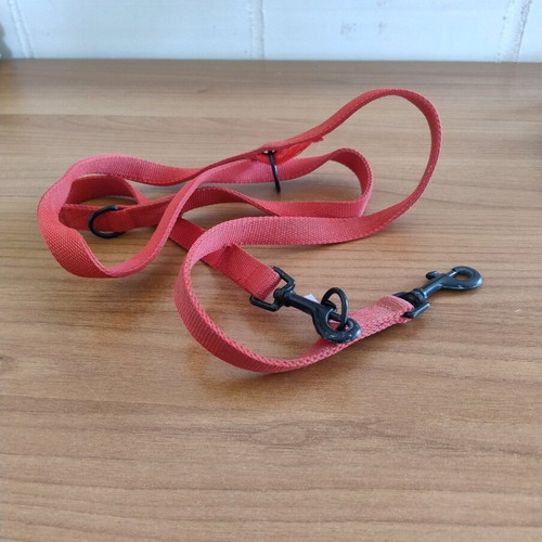 Red dog leash like new, length 1.75 m