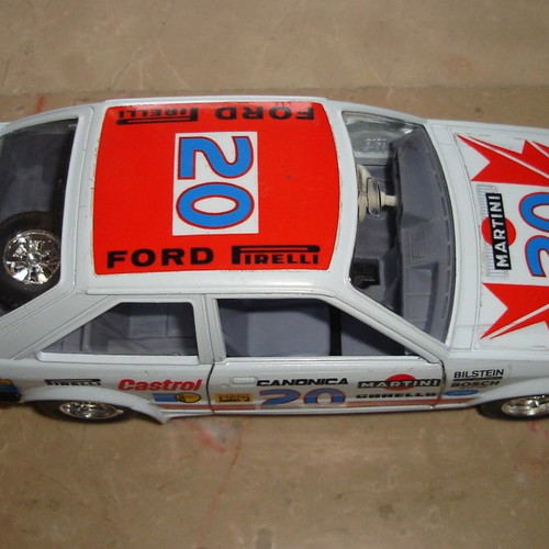 Burago Ford Escort XR3 μοντέλο 80' κλίμακα 1/24 με κουτί