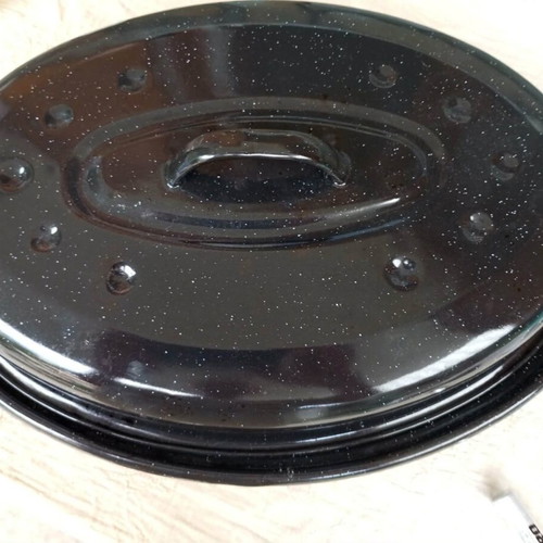Enamel Roasting Pan like new with lid, 30 cm length