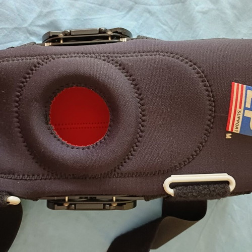 Orthopedic Knee Brace LP Support Medium, like new with metal hinges