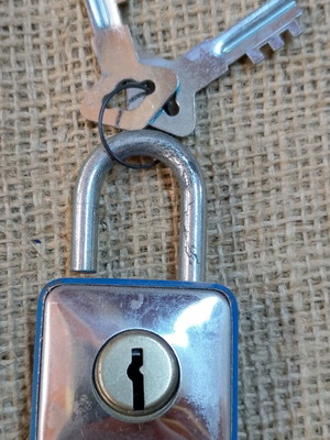 Tokoz padlock like new with two keys in excellent condition