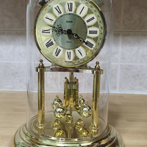 Kundo Quartz Glass Dome Clock like new, battery operated