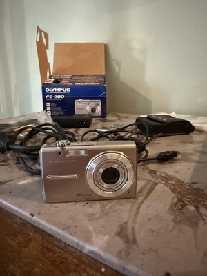 Ψηφιακή φωτογραφική μηχανή Olympus FE-280 σαν καινούργιο με κουτί και αξεσουάρ