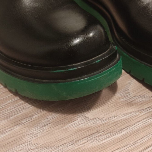 Boots with green sole size 40 like new, black