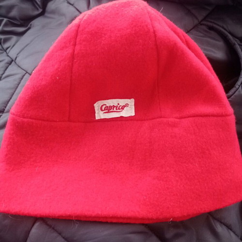 Red knitted Caprice hat slightly used