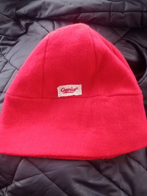 Red knitted Caprice hat slightly used