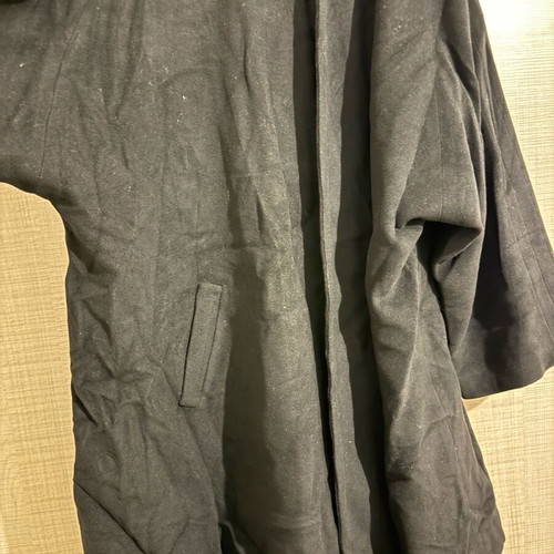 Black coat 100% lana like new, cape style