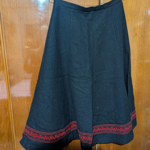 Wool skirt M used, black with red embroidery