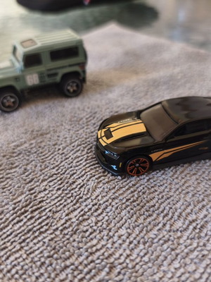 Παιδικά αυτοκίνητα Land Rover Defender και Cord Camaro, σετ 2