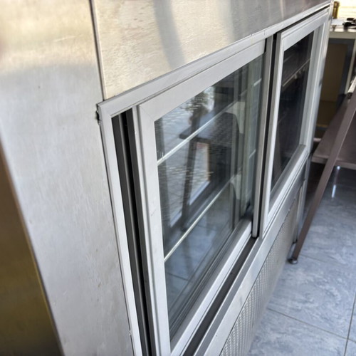 Display refrigerator for store in like new condition, 1.40m x 85cm
