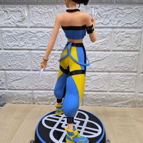 Zoey figure from Huntrix: Demon Hunters new, 38cm
