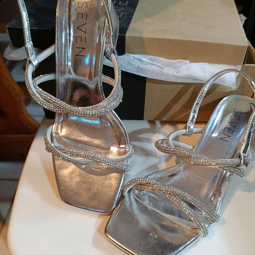 Silver sandal with rhinestones Seven size 36 like new
