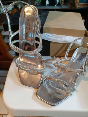 Silver sandal with rhinestones Seven size 36 like new