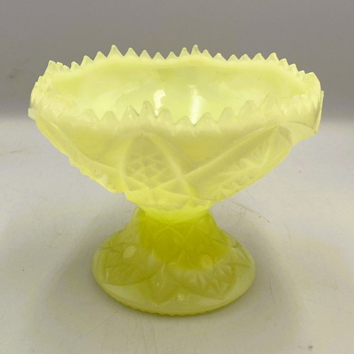 Vintage Fenton Custard Glass Bowl with Hobstar & Pinwheel Pattern like new
