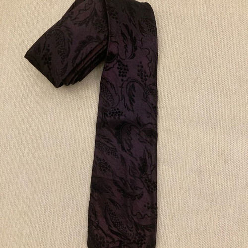 Tie like new, black and purple
