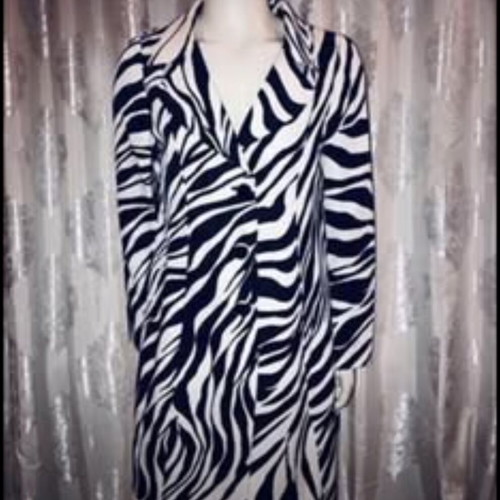 Italian coat unused, like new, cotton 72% silk 28%