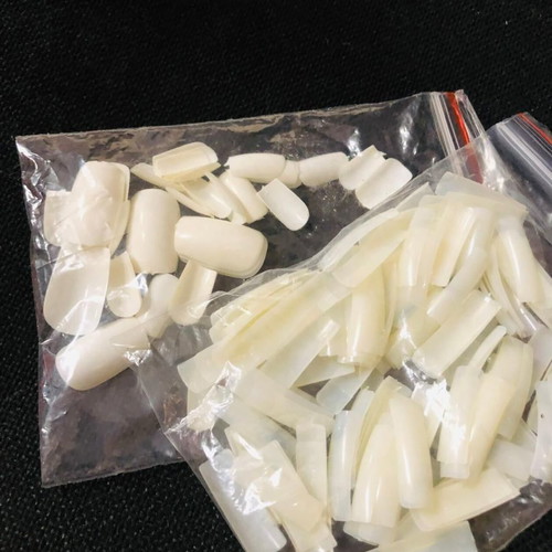 Nail tips 185 pcs new, natural and white color, acrylic