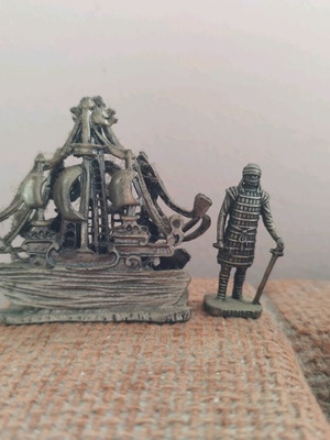 Silver and tin miniatures like new