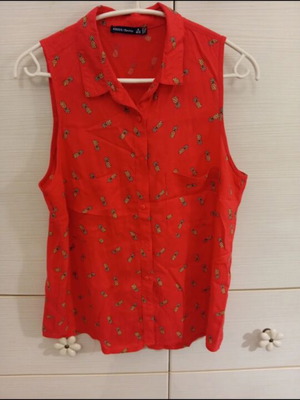 Bershka sleeveless shirt with pineapples like new, red and orange