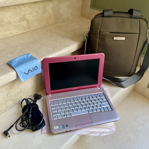 Sony VAIO Netbook VPCM12M1E new, pink/fuchsia with premium carrying case