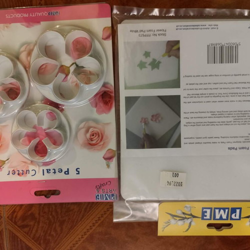 Fondant tools and materials set new