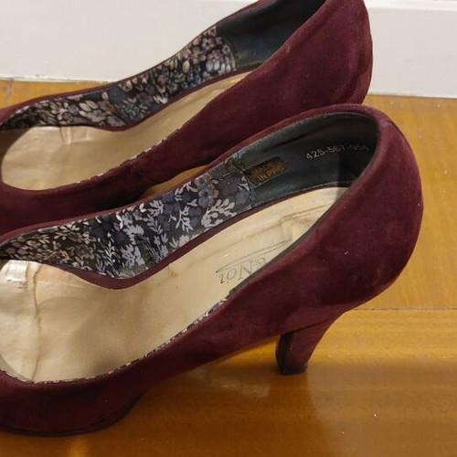 Voi Noi suede pumps like new, size 38, eggplant color