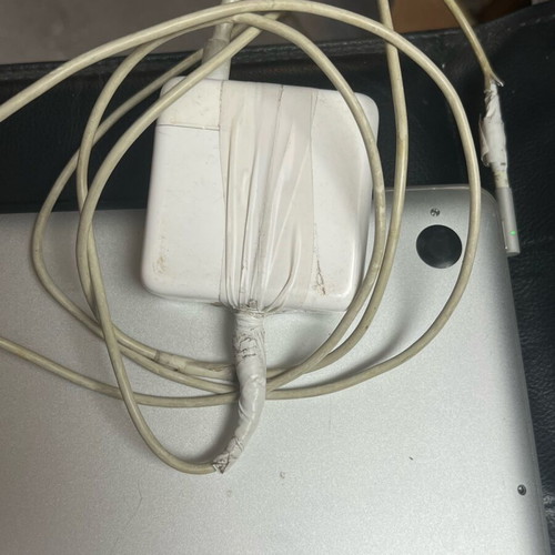 Apple laptop used, screen size up to 13 inch