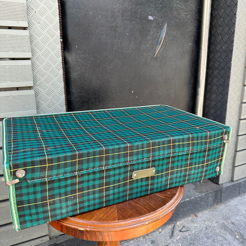 Vintage checked pattern suitcases used, green and blue
