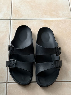 Men's slippers size 43, black