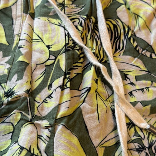 Summer green sweatpants with leaves