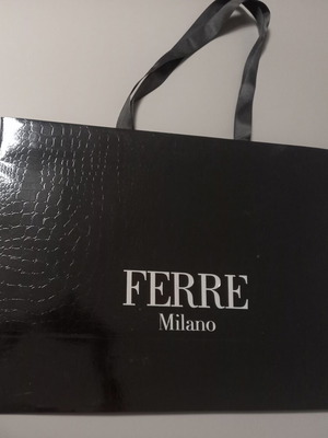 Ferre paper bag like new, large 30×42cm