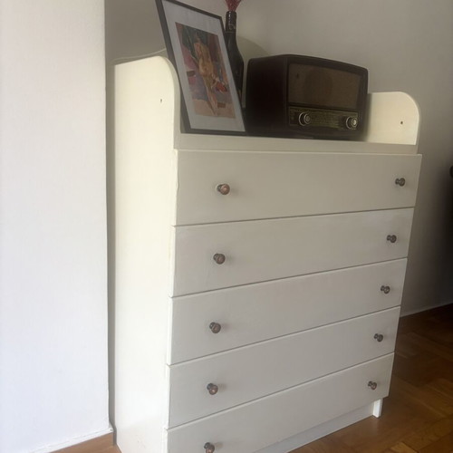 Chest of drawers with 5 light beige drawers