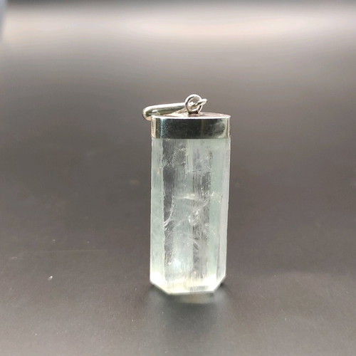 Aquamarine crystal pendant like new, turquoise