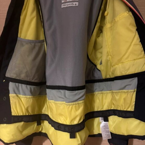 Billabong snow jacket size S, like new, water resistant