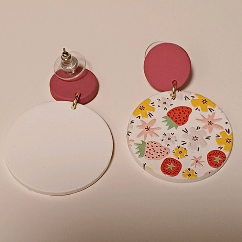 Earrings new and lightweight