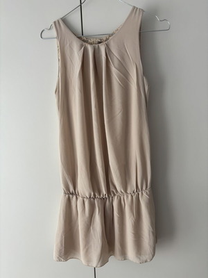 Women's beige dress like new, size S, short