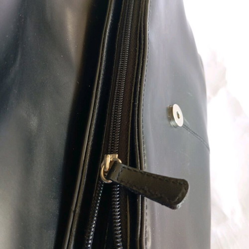 Classic women's shoulder bag like new, black