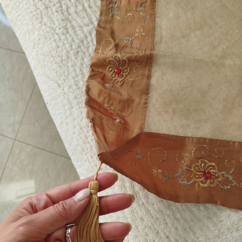 Table runner like new, dimensions 42x105