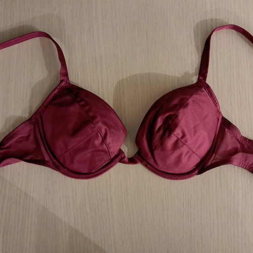 Gossard 80A bra burgundy like new with satin fabric