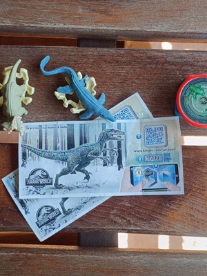 Kinder Jurassic World figures pack of 3 like new