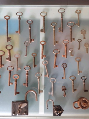 Lot of old keys and padlocks used